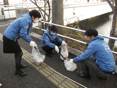 チームで清掃