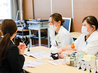 専門・認定看護師が説明する様子