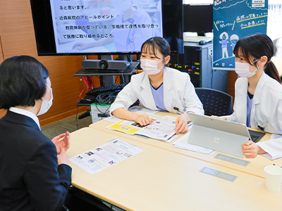 管理栄養士が説明する様子