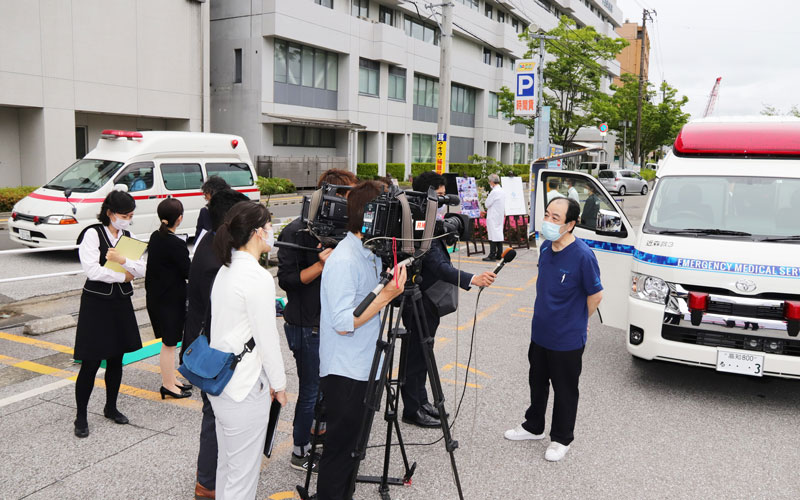 根岸センター長 取材の様子